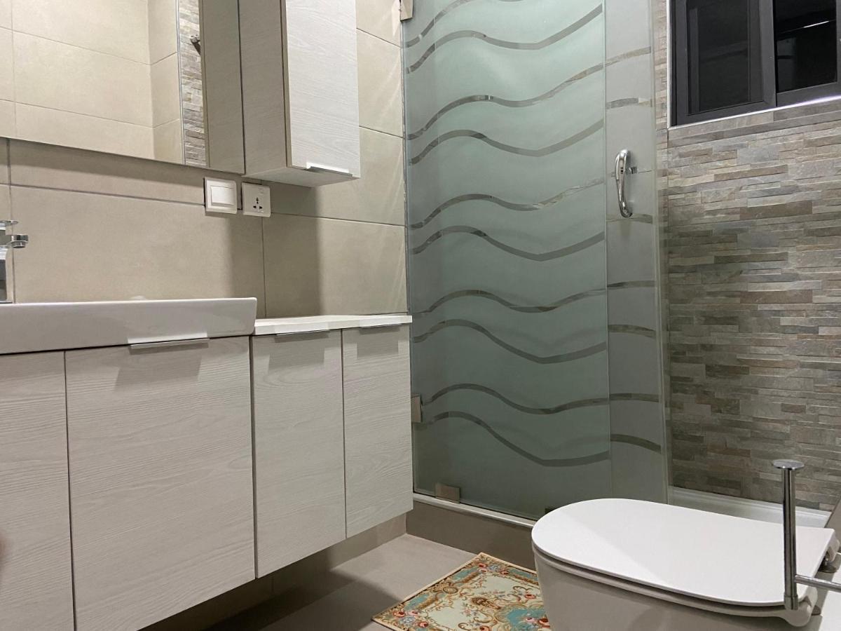 Queens View Apartment Accra Ngoại thất bức ảnh