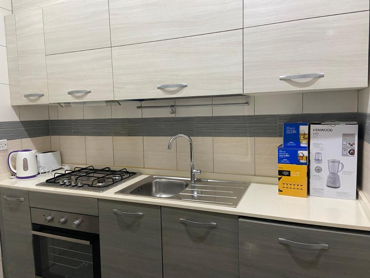 Queens View Apartment Accra Ngoại thất bức ảnh