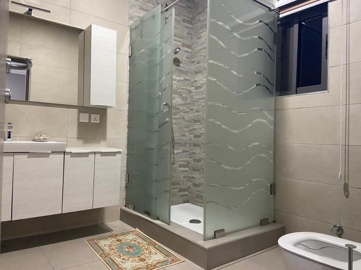 Queens View Apartment Accra Ngoại thất bức ảnh