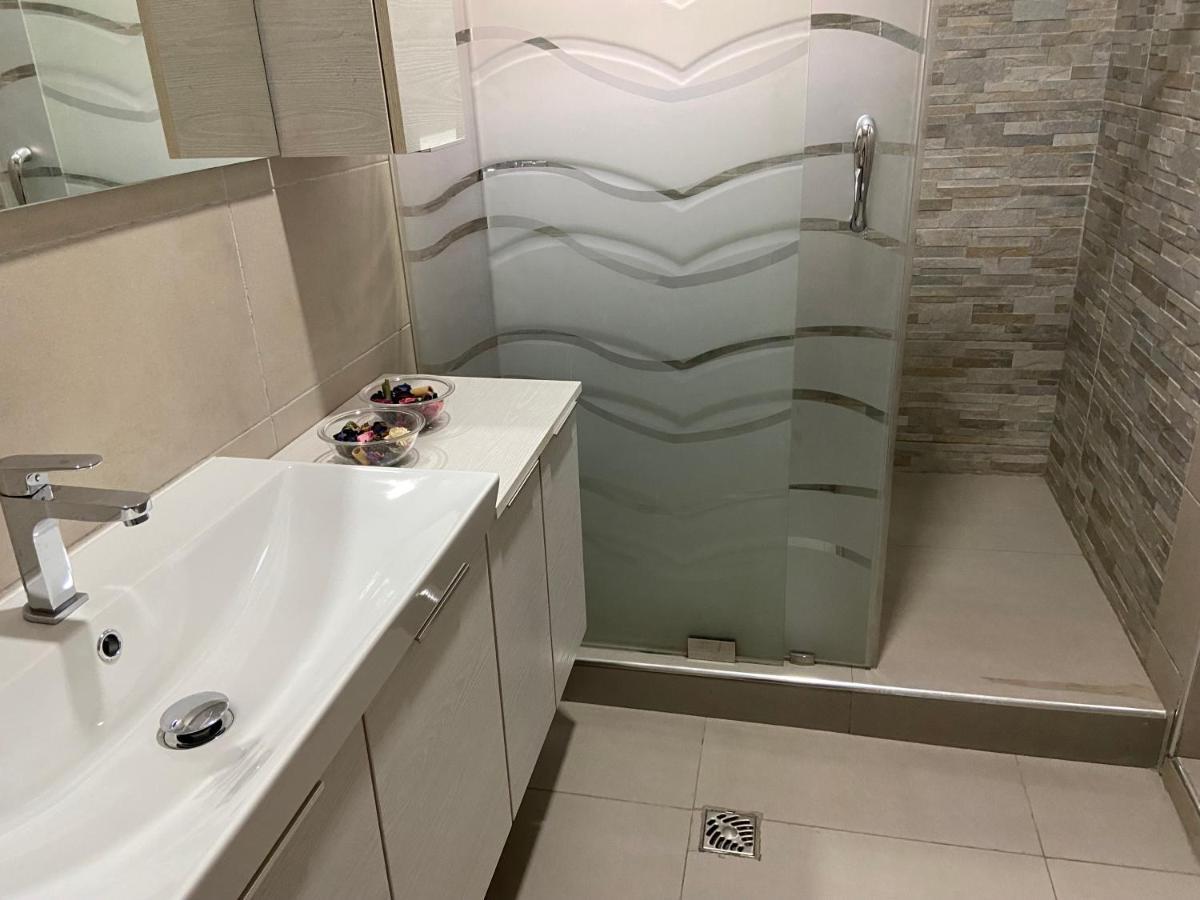 Queens View Apartment Accra Ngoại thất bức ảnh