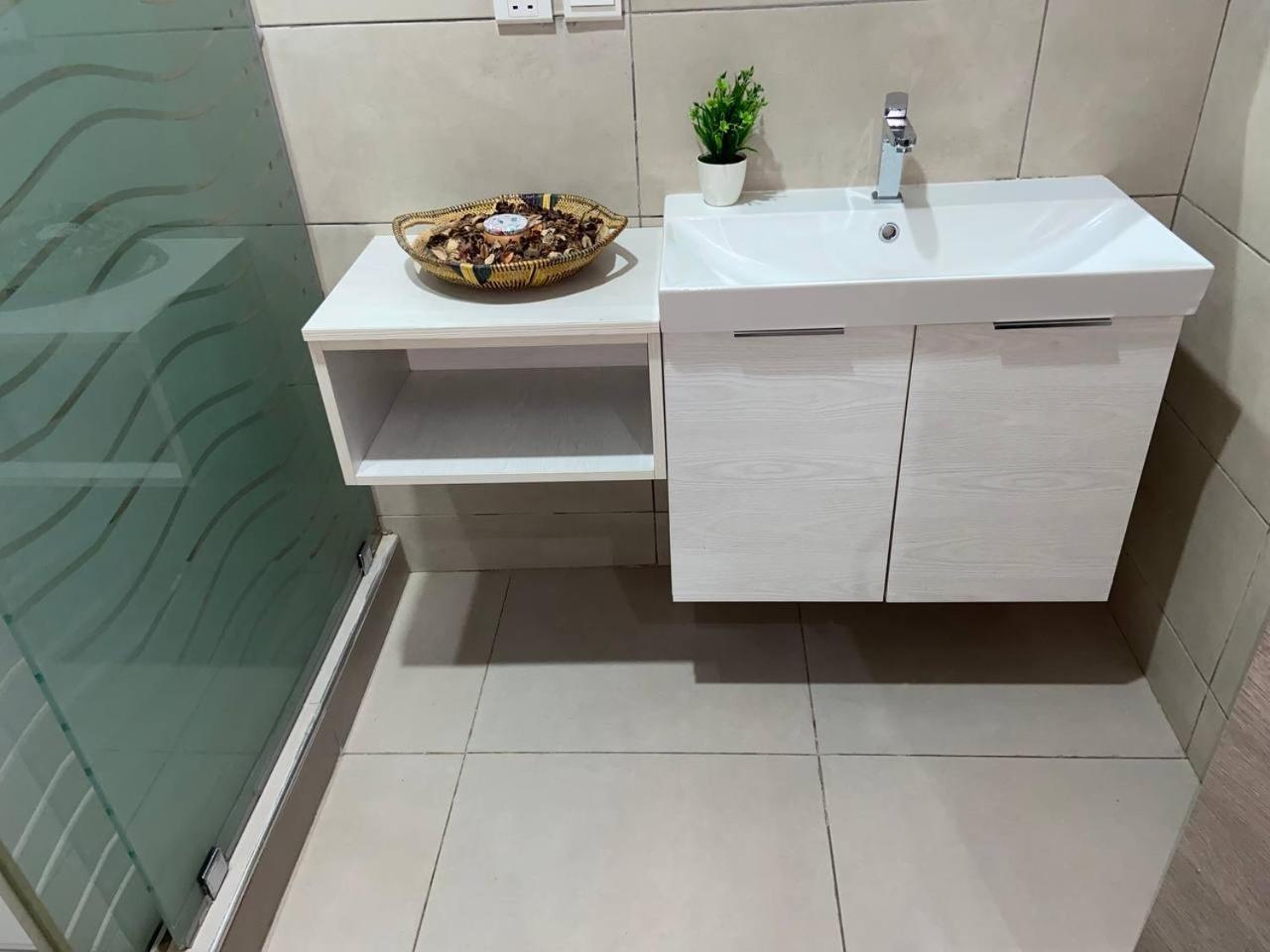 Queens View Apartment Accra Ngoại thất bức ảnh