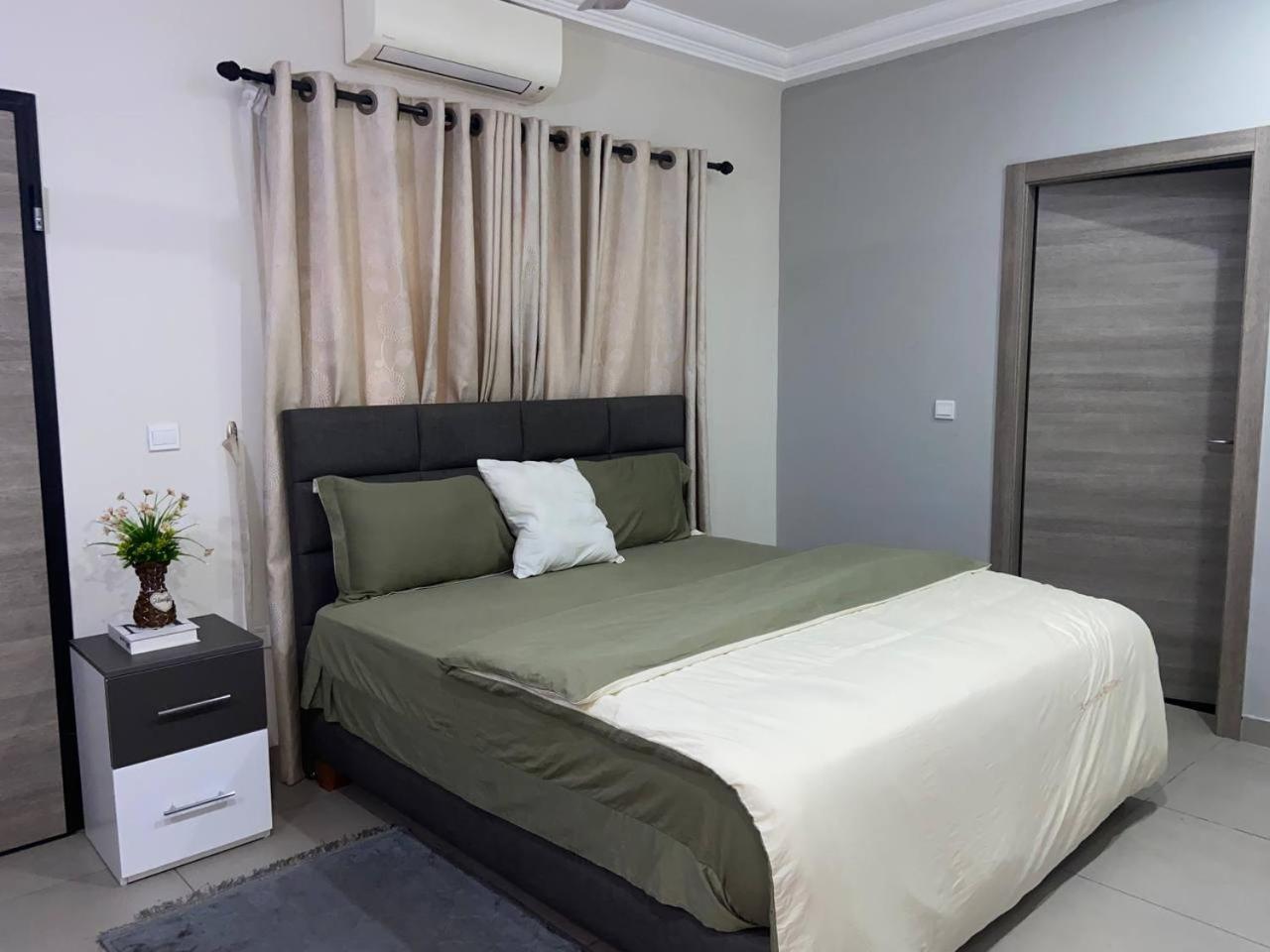 Queens View Apartment Accra Ngoại thất bức ảnh
