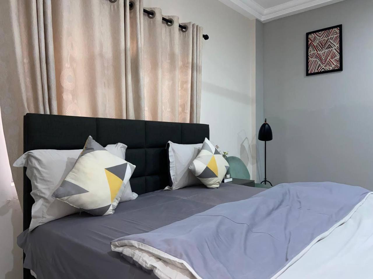 Queens View Apartment Accra Ngoại thất bức ảnh