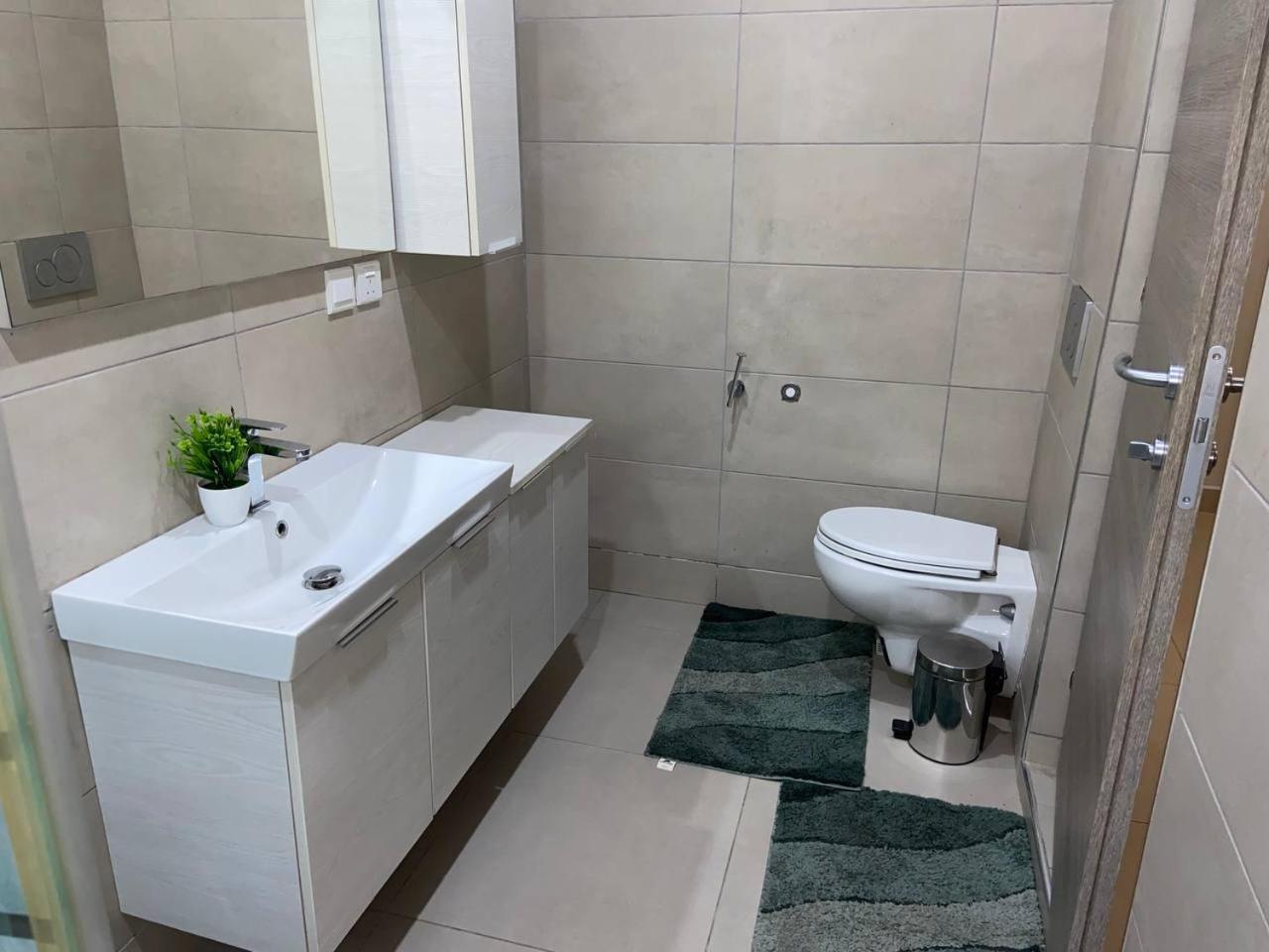 Queens View Apartment Accra Ngoại thất bức ảnh