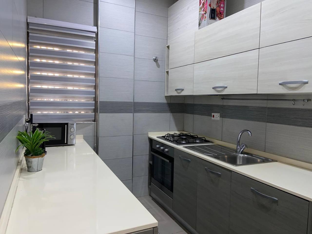 Queens View Apartment Accra Ngoại thất bức ảnh