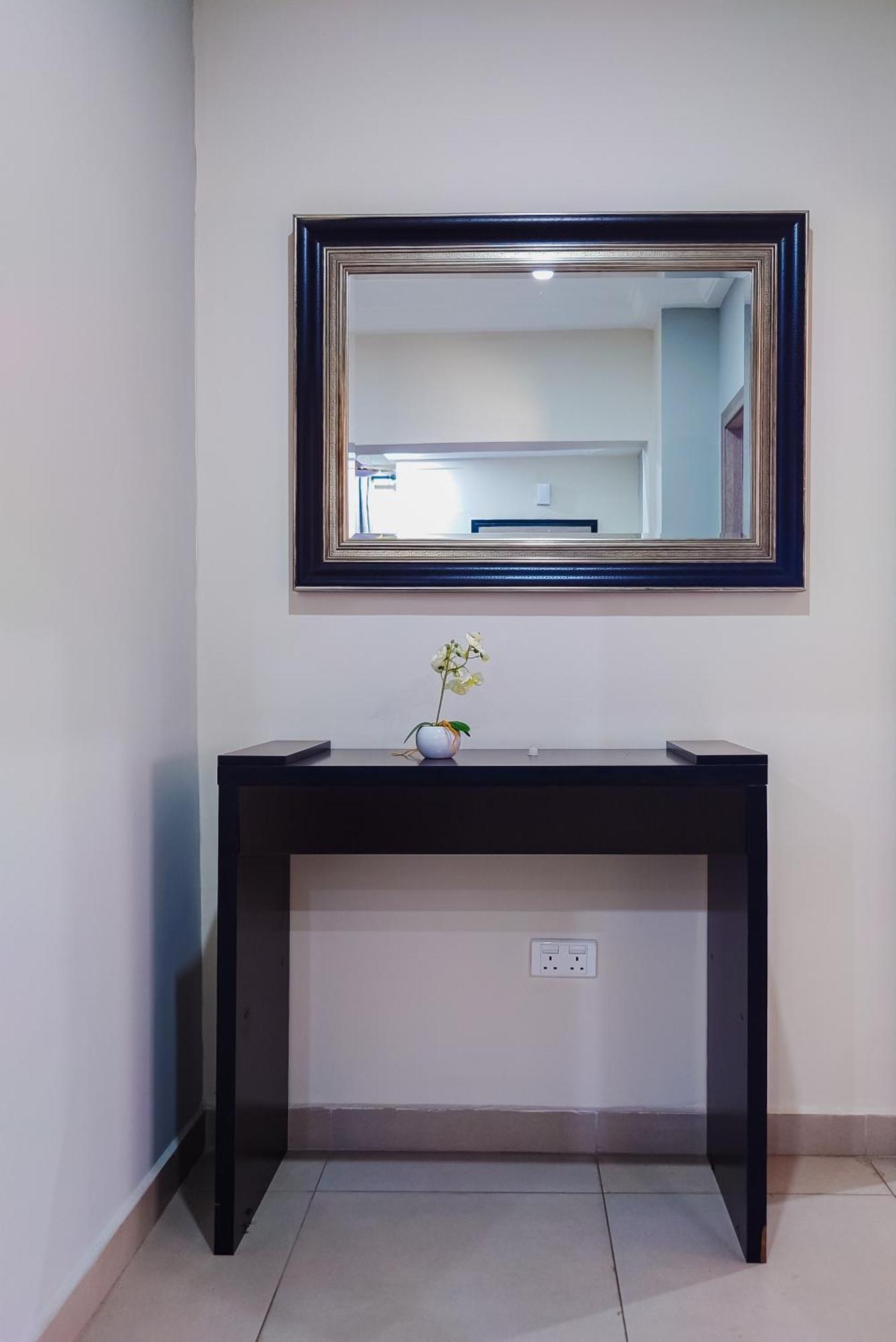 Queens View Apartment Accra Ngoại thất bức ảnh
