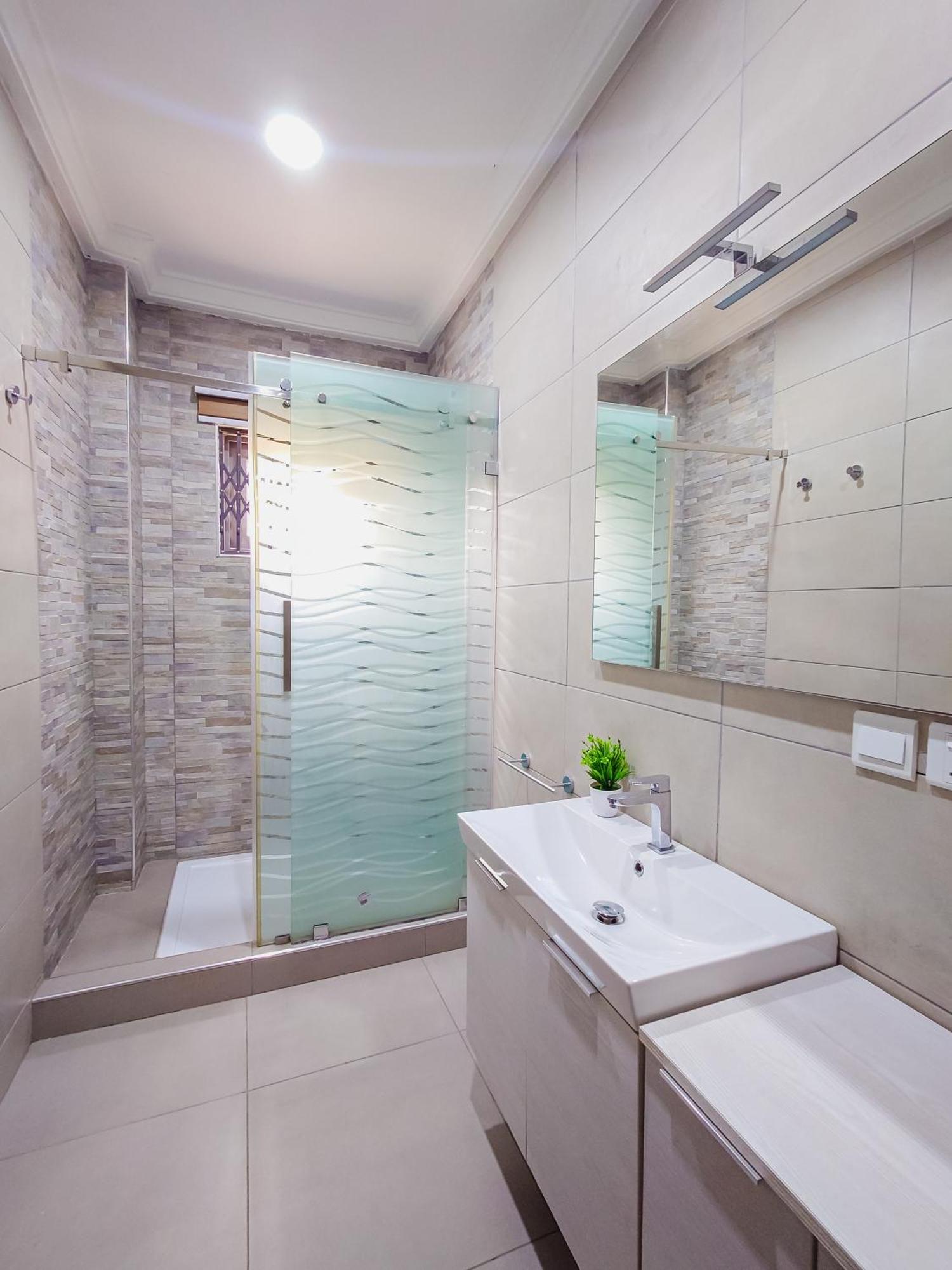 Queens View Apartment Accra Ngoại thất bức ảnh