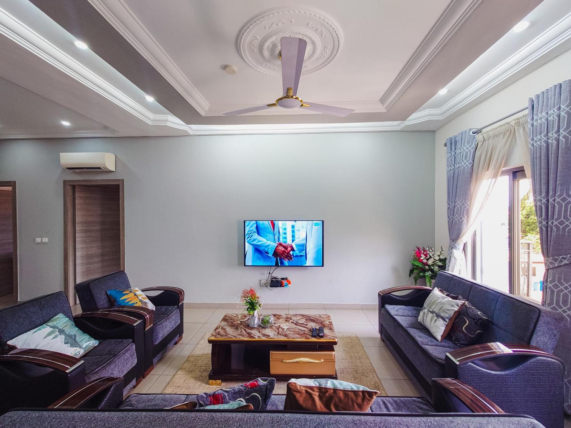 Queens View Apartment Accra Ngoại thất bức ảnh